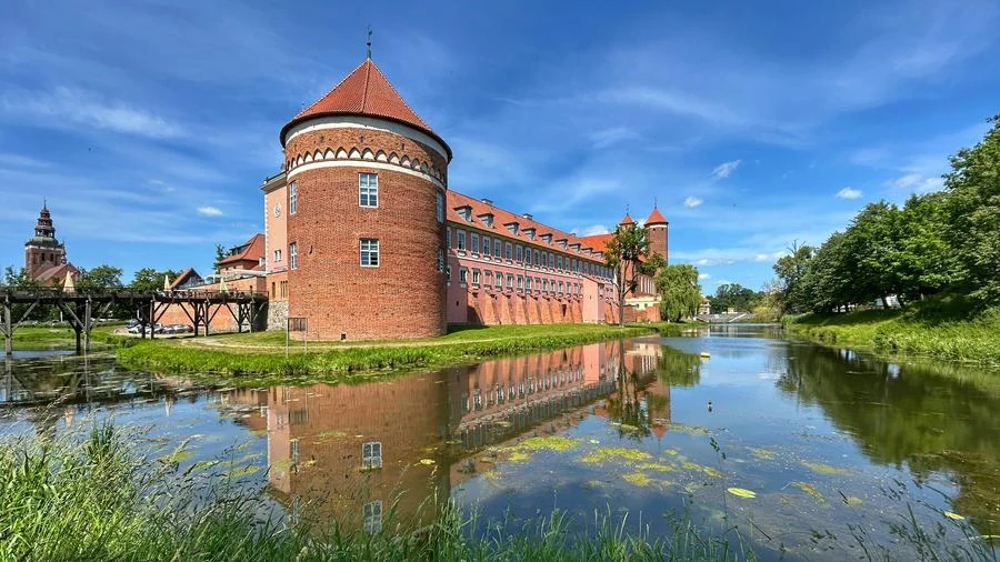 Varmijos vyskupų pilis Lidzbarke prie vandens
